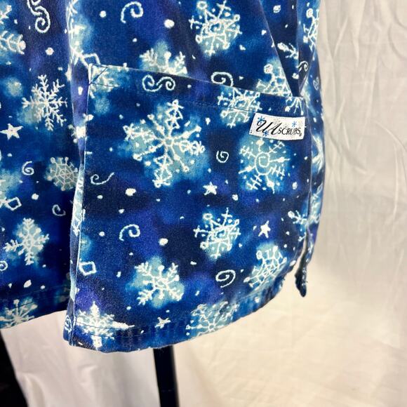 UA Scrubs Winter Snowflake Set Women's Small Top Pants Pockets Nursing Medical - Picture 4 of 10